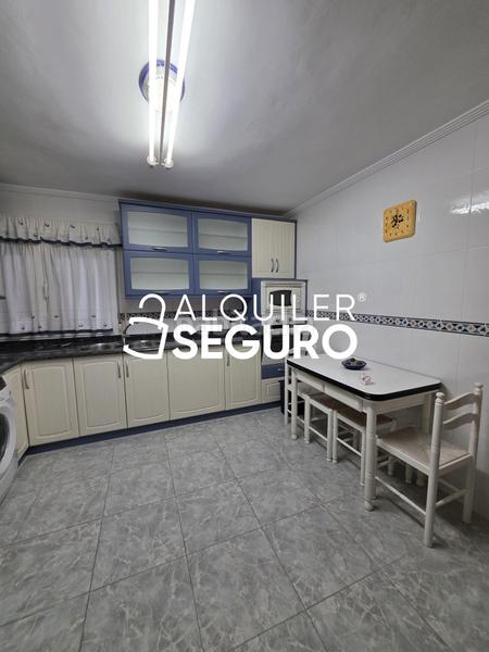 Foto 48116325-ca8f-402f-95ab-2d567df1c54d. Location appartement avec chauffage parking dans Azeta - Abatxolo Portugalete