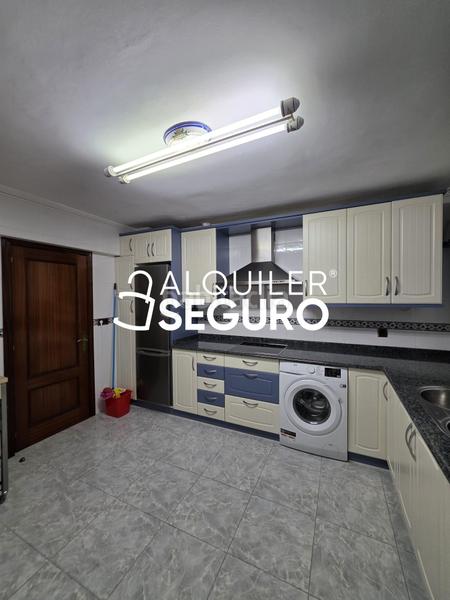 Foto 558f756e-deb8-46f6-883f-d6000eef1b3f. Location appartement avec chauffage parking dans Azeta - Abatxolo Portugalete