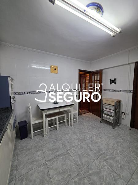 Foto 82fbc1cb-910b-44ea-b830-c3db92a7a844. Location appartement avec chauffage parking dans Azeta - Abatxolo Portugalete