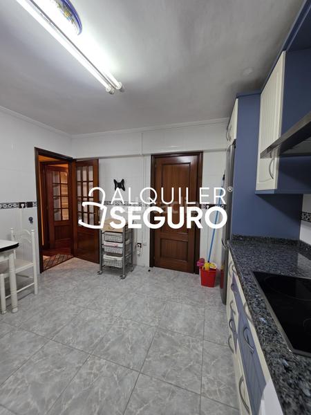 Foto ade2fd65-2f11-4ff6-8788-f7eb01ab9a8c. Rent flat with heating parking in Azeta - Abatxolo Portugalete