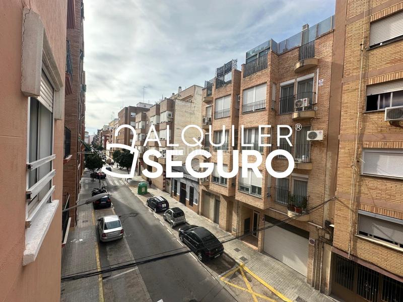 Foto c25b42c7-d26a-41f9-b422-8f06fe09d68d. Miete etagenwohnung in Torrefiel Valencia