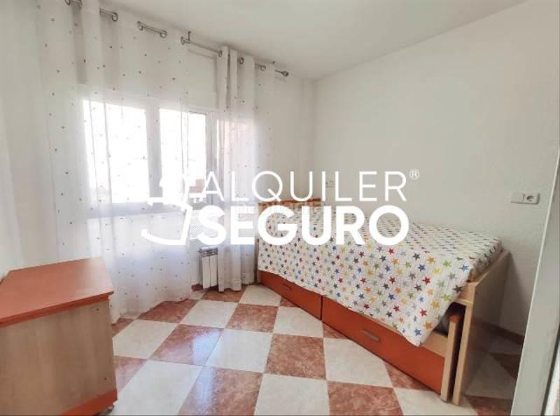 Foto f59c604d-c958-4cf6-8dbc-a09c366d1d4d. Rent flat with heating in Canillejas Madrid