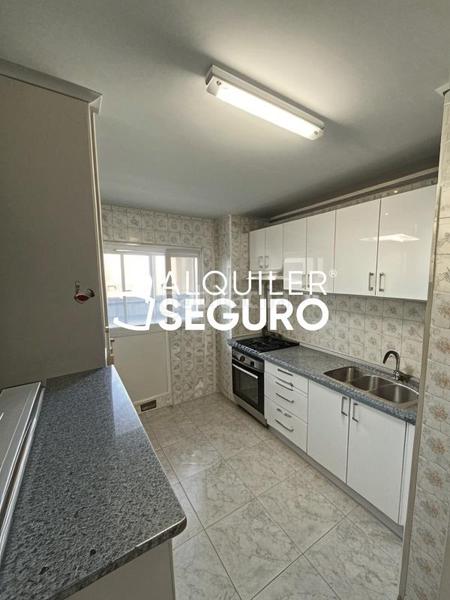 Foto eecb3f6f-36e5-4c88-a233-c5457006c0f3. Location appartement avec chauffage parking dans Centro Móstoles