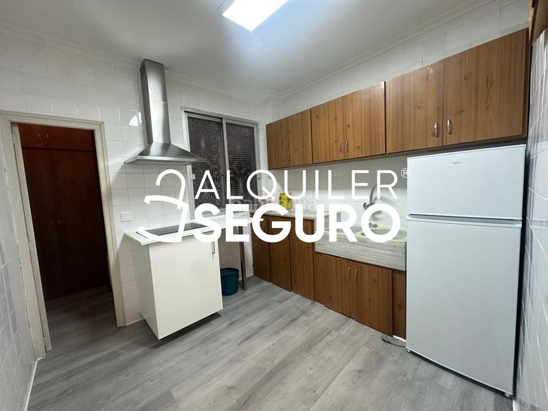 Foto 1cddde94-34f7-4a69-81a2-d1828879b73b. Alquiler piso  av. perez galdos valencia en Ciudad Universitaria Madrid