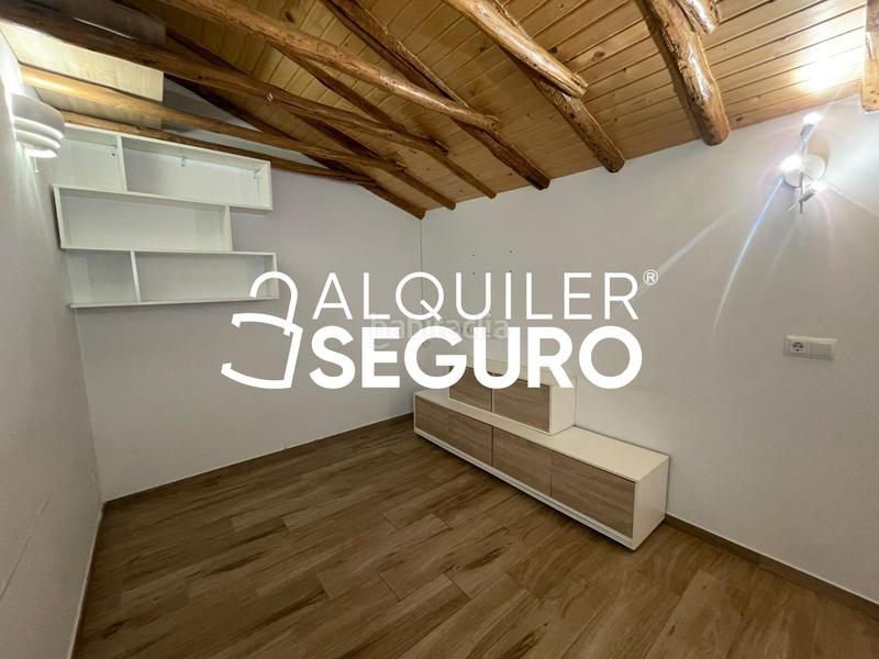 Foto d551024b-61da-403e-a7bd-249be13bf436. Alquiler piso  c de ramon lujan en Almendrales Madrid