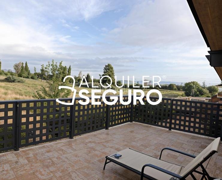 Foto 70aefd16-3891-4301-992a-387091e66e84. Alquiler chalet  c maria moliner en Loeches