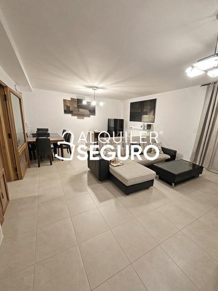 Foto 93e84bf3-61f5-49b6-afd2-3ae00ee4e240. Alquiler chalet  c maria moliner en Loeches