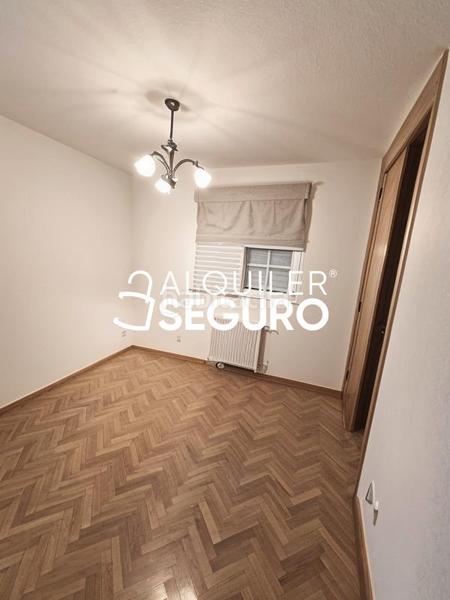 Foto c01a35af-8567-45d9-9b44-3ea212c64eeb. Alquiler chalet  c maria moliner en Loeches