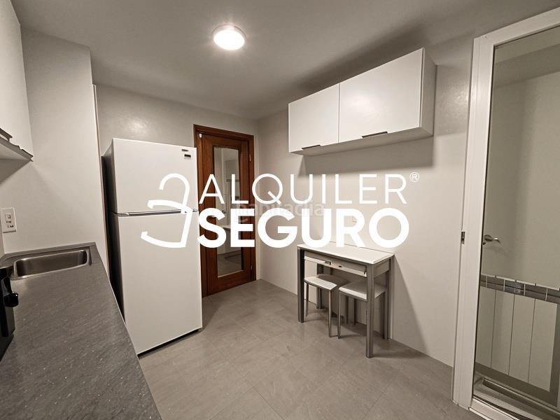 Foto 2c49de85-5114-47a5-8ee5-6e448c66e1f9. Location appartement avec chauffage parking dans Numancia Madrid