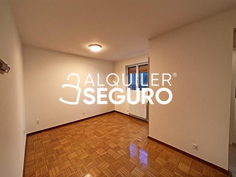 Foto df15e482-20cb-4561-b3d9-2ad27bdeb7bf. Location appartement avec chauffage parking dans Numancia Madrid