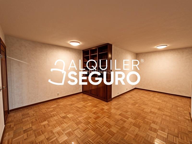 Foto f4fdfd4c-f30b-4116-b6a2-debb2ef63a94. Location appartement avec chauffage parking dans Numancia Madrid