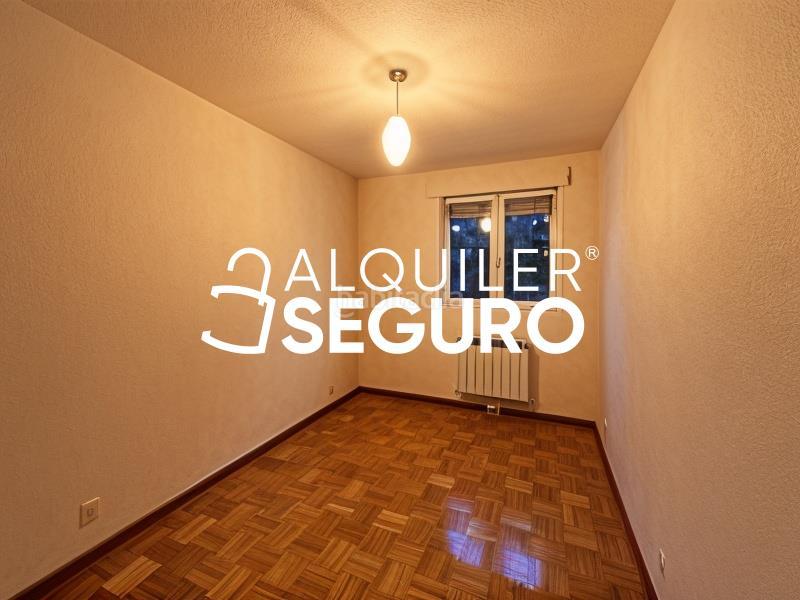 Foto f9201959-599b-4b70-9ed9-d4015e5a9c60. Location appartement avec chauffage parking dans Numancia Madrid