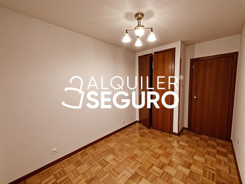 Foto 65fdc7f2-2b82-41ab-a889-2df6a861a931. Rent flat with heating parking in Numancia Madrid