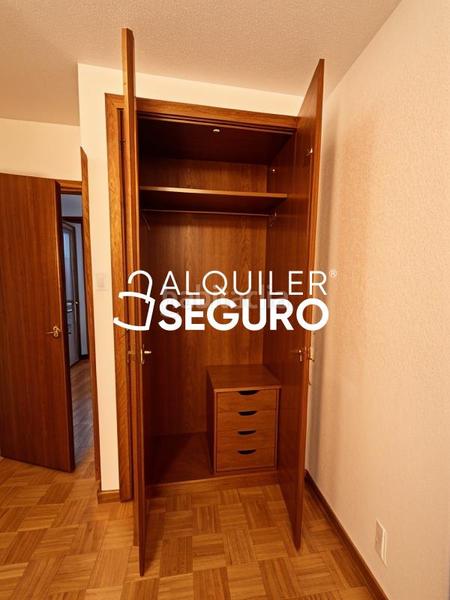 Foto 8fd25b56-817a-4b25-9ce6-ce0fb7e0fa3f. Rent flat with heating parking in Numancia Madrid