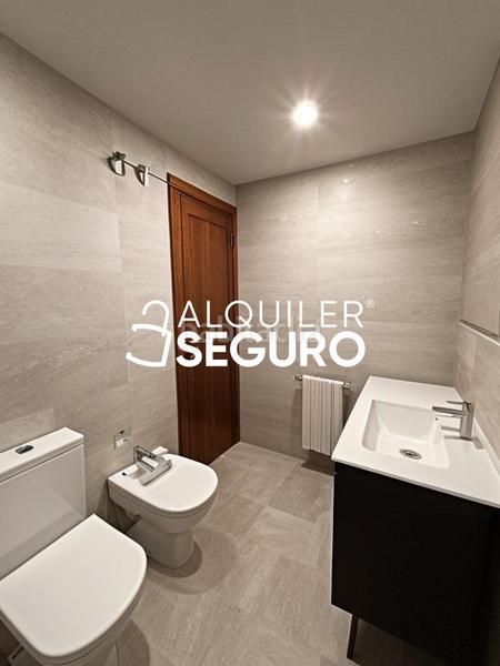 Foto ea320c44-8211-4164-95cf-936d0cf57e7b. Rent flat with heating parking in Numancia Madrid