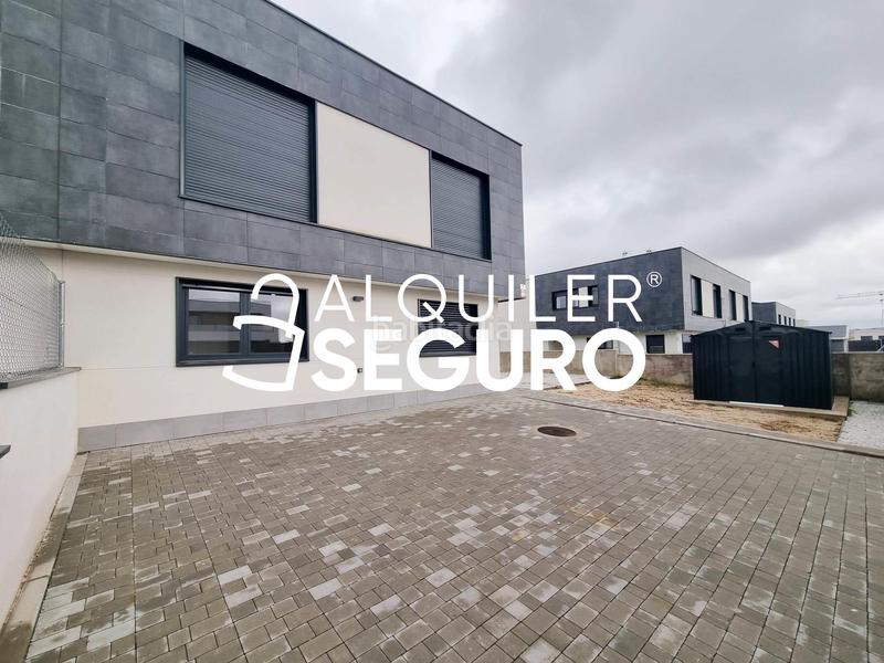 Foto 2a374d54-810b-4c02-8555-1e11dbe1ac2d. Alquiler chalet  c lisboa en El Bosque Villaviciosa de Odón