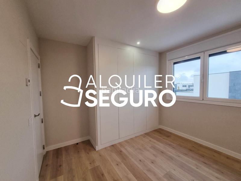 Foto b992bef4-17ec-49fa-a087-b1b9889b7814. Alquiler chalet  c lisboa en El Bosque Villaviciosa de Odón