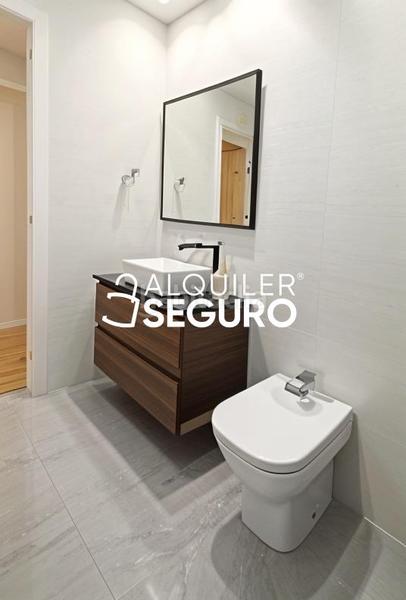 Foto df96ed84-3288-4a40-bd93-65bd6a9f1061. Miete etagenwohnung mit heizung in Goya Madrid