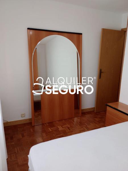 Foto f4ef10b4-9889-44c7-a483-4666d2532f1d. Rent flat with heating in Ventas Madrid