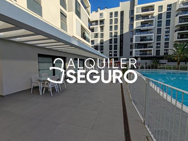 Foto 41ea18ab-2adc-41c4-a1c2-e40724b8be23. Rent flat with parking pool in Paus - Polígono San Blas Alicante