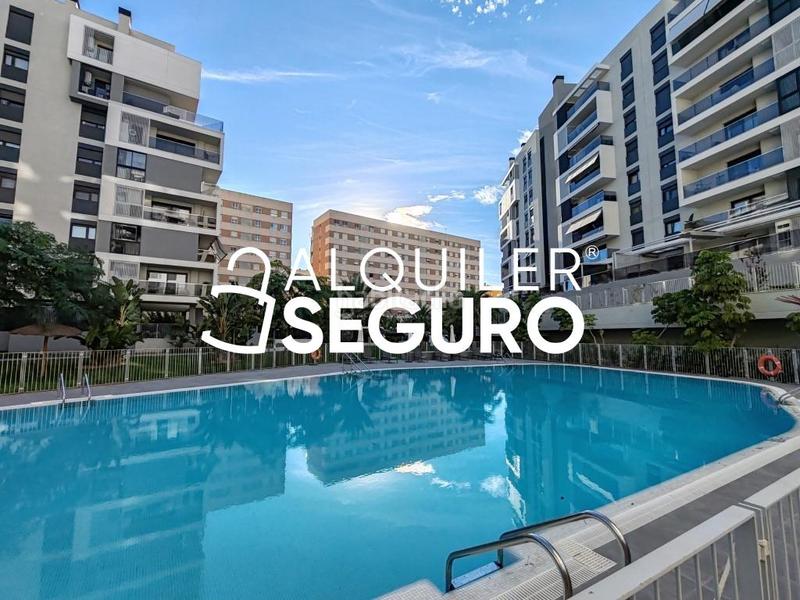 Foto 51f51cab-a95a-484f-bd42-c6d34fb8b553. Rent flat with parking pool in Paus - Polígono San Blas Alicante
