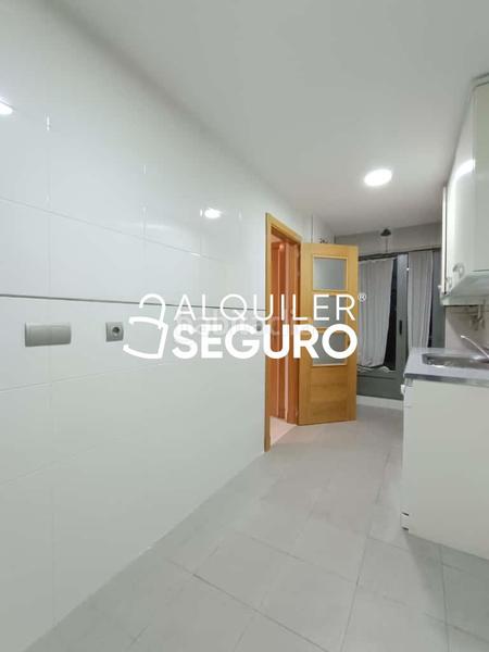 Foto f1a3ade3-39af-4d9b-8041-c866e9841285. Rent flat with heating parking in Centro Getafe
