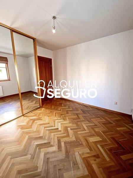 Foto a357cdc2-995c-426a-9203-6d896a7c6c74. Alquiler piso  c de alberdi en Valdezarza Madrid
