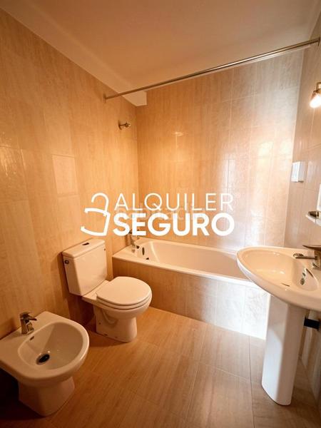 Foto dc26367a-df14-4233-9832-c45a06207d99. Alquiler piso  c de alberdi en Valdezarza Madrid