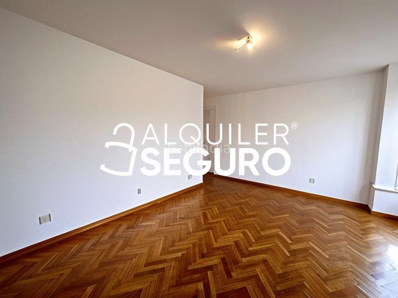 Foto 882a8944-163b-4556-900e-ea48cadd7005. Rent flat with heating in Valdezarza Madrid