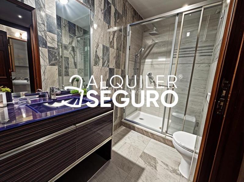 Foto 18b4ac4e-75eb-429d-8e43-04b461eac175. Rent flat with heating in San Isidro Madrid