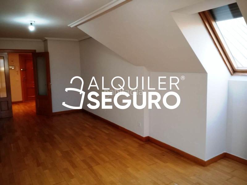 Foto 147c0d43-6205-4d59-8d1b-ad9a0462534c. Rent penthouse with heating parking in Parquesol Valladolid