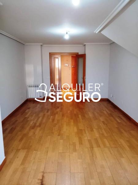 Foto 1c1d0567-a76b-43f6-9ad4-5952fa084f8c. Rent penthouse with heating parking in Parquesol Valladolid