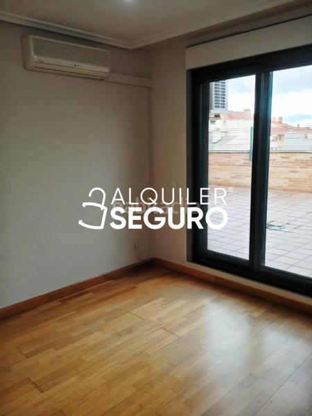 Foto 21d86dc9-5673-4265-b75f-1fc8ca4fbe5c. Rent penthouse with heating parking in Parquesol Valladolid