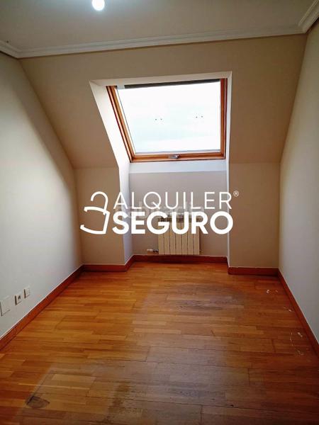 Foto 333bb50b-62eb-4728-9d27-ace1ccd746c8. Rent penthouse with heating parking in Parquesol Valladolid