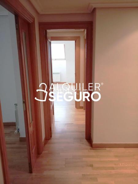 Foto 661072c2-e42a-4dbe-89bb-700dc95f8335. Rent penthouse with heating parking in Parquesol Valladolid