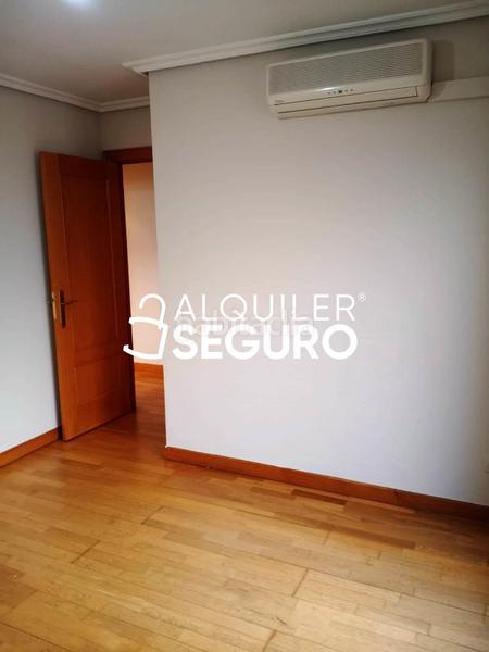 Foto 8ba49b78-97ec-4594-8ca6-a467bbc7d109. Rent penthouse with heating parking in Parquesol Valladolid