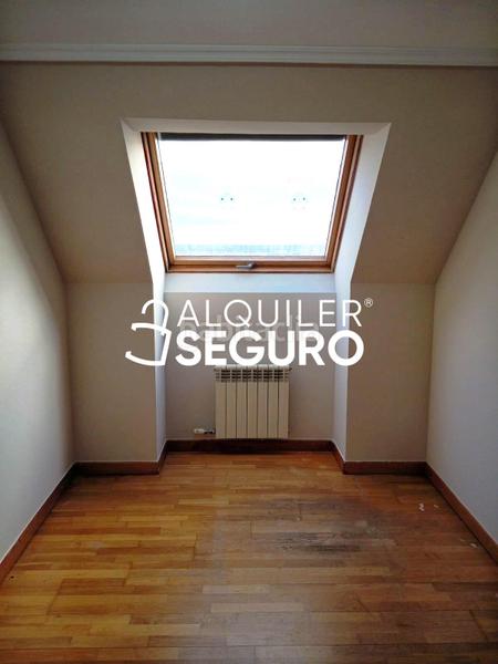 Foto 9ebc20b3-2911-46a4-a5db-64153bb067b6. Rent penthouse with heating parking in Parquesol Valladolid