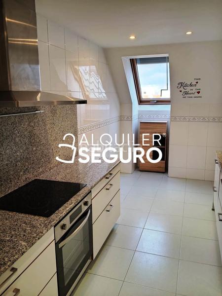 Foto b34f8d9d-dd66-497a-a780-f1487be83ac4. Rent penthouse with heating parking in Parquesol Valladolid