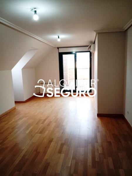 Foto c473d85f-fb15-458b-a043-a5a25787e63a. Rent penthouse with heating parking in Parquesol Valladolid