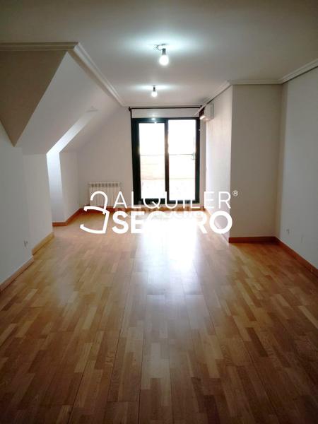 Foto ff2cb586-0fee-4b40-9865-82047495872d. Rent penthouse with heating parking in Parquesol Valladolid