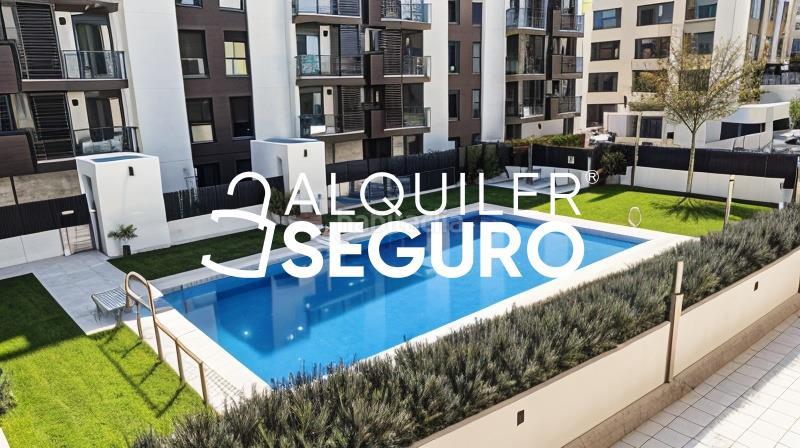 Foto 3b7ef161-64dc-435a-a878-4c948fe77deb. Rent flat with parking pool in Casco Antiguo Mairena del Aljarafe