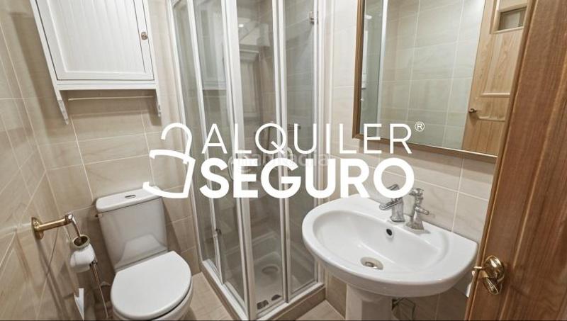 Foto c52e4a64-af81-446d-a51e-393f58064670. Rent flat with parking pool in Casco Antiguo Mairena del Aljarafe