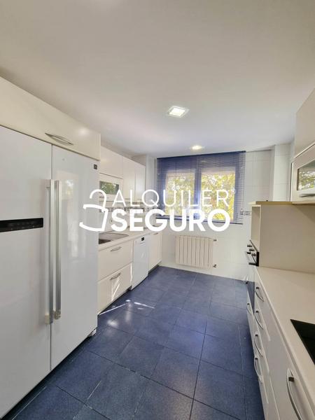 Foto 8749c4e7-f00c-4a2f-93d2-7f6032407148. Location appartement avec chauffage parking piscine dans Majadahonda