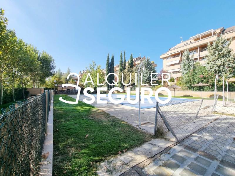 Foto 075ff369-8869-4f07-bebb-d1aae8ebf8de. Miete etagenwohnung mit heizung parking pool in Monte el Pilar Majadahonda