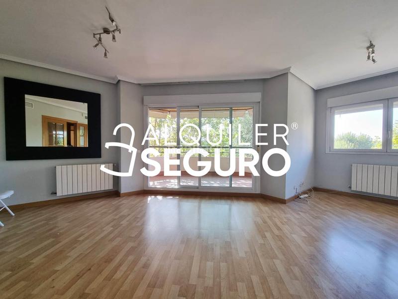 Foto 028f6d90-bcbf-491a-9a05-89bf5ca063fd. Rent flat with heating parking pool in Monte el Pilar Majadahonda