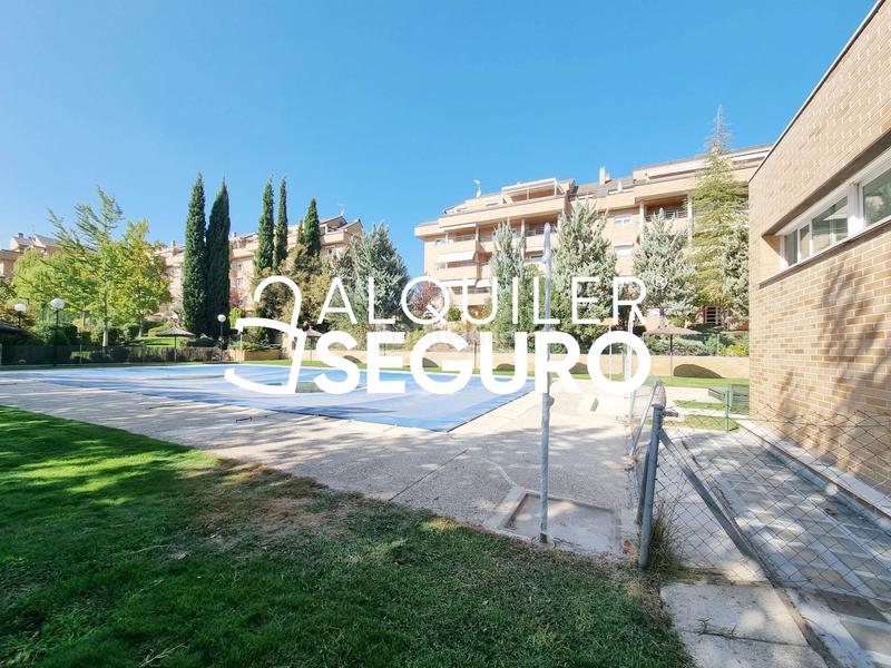 Foto 7b05cdeb-73ff-48ec-86bb-e3c68b5084b1. Rent flat with heating parking pool in Monte el Pilar Majadahonda