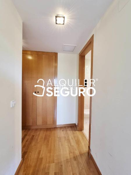 Foto e851382d-6a6d-4dff-a264-b48145e125f1. Rent flat with heating parking pool in Monte el Pilar Majadahonda