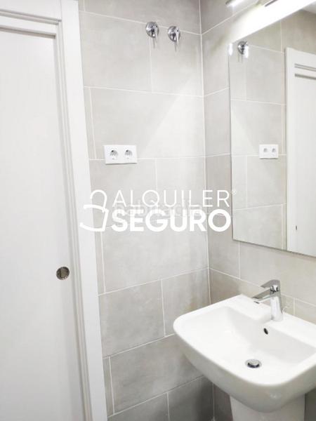 Foto 68df6300-a8d3-4145-8d49-9c2b3cad8825. Location appartement avec chauffage parking dans Adelfas Madrid