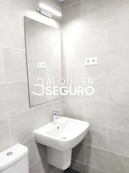 Foto 08f5afb4-f1f1-4f4f-81dd-f840a131480a. Rent flat with heating parking in Adelfas Madrid