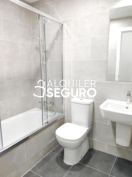 Foto 6d3508de-8492-4583-ba79-b6cebf51312e. Rent flat with heating parking in Adelfas Madrid